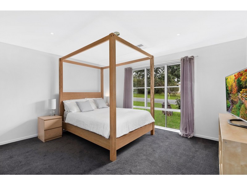 5 Whalans Road, Bateau Bay NSW 2261