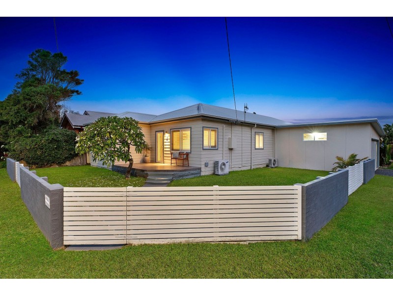 1 Barry Street, Bateau Bay NSW 2261