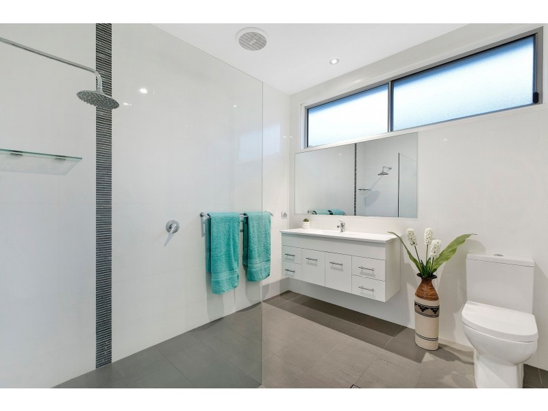 1 Barry Street, Bateau Bay NSW 2261