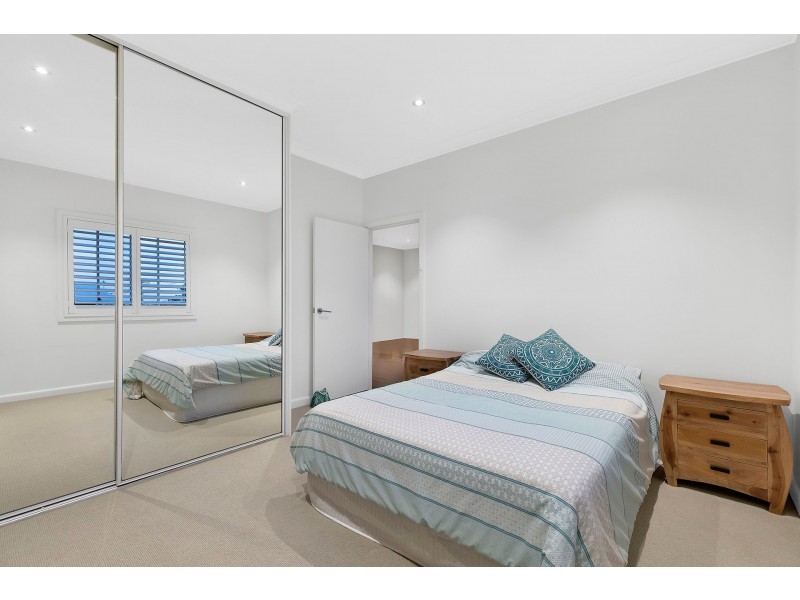 1 Barry Street, Bateau Bay NSW 2261