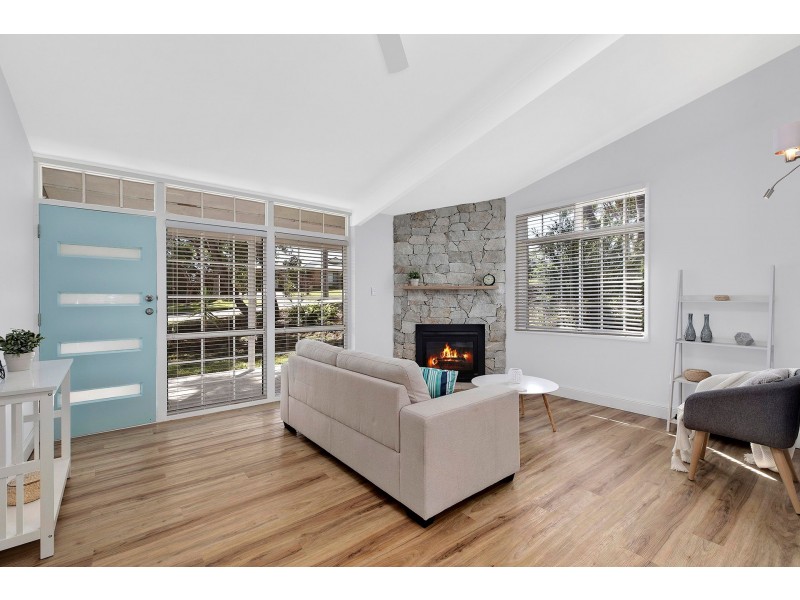 16 Talara Avenue, Bateau Bay NSW 2261