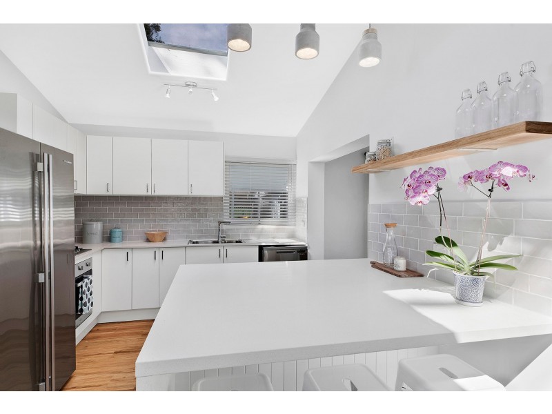 16 Talara Avenue, Bateau Bay NSW 2261