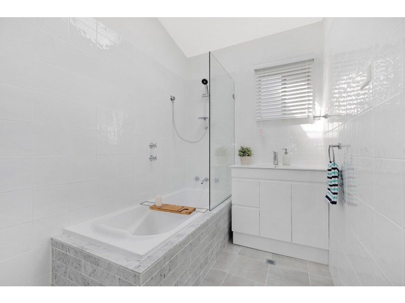 16 Talara Avenue, Bateau Bay NSW 2261