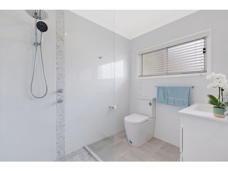 16 Talara Avenue, Bateau Bay NSW 2261