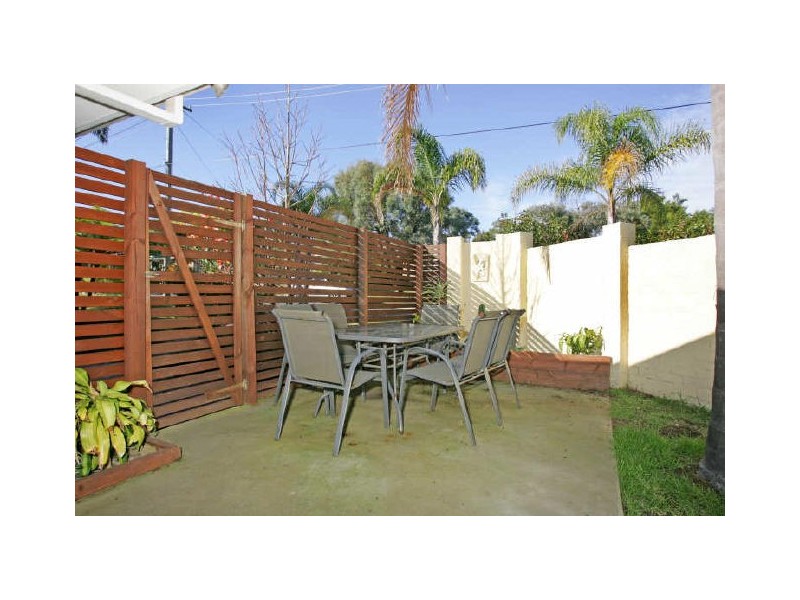 1 Oakhampton Ct, Bateau Bay NSW 2261