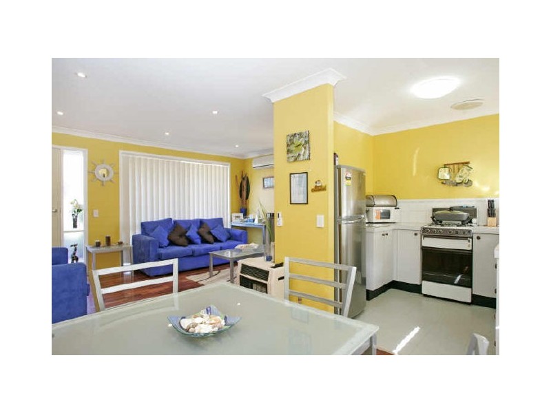 1 Oakhampton Ct, Bateau Bay NSW 2261