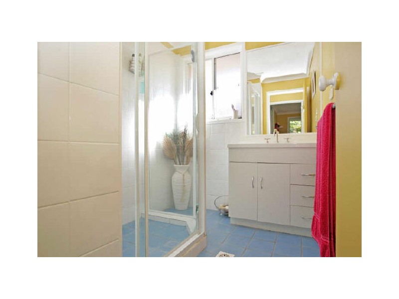 1 Oakhampton Ct, Bateau Bay NSW 2261
