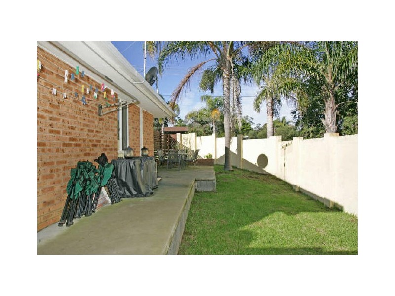 1 Oakhampton Ct, Bateau Bay NSW 2261