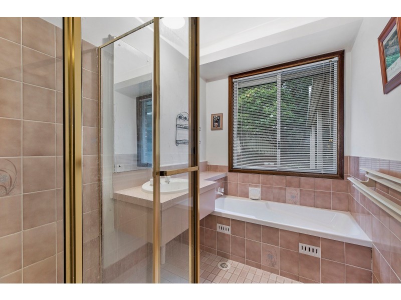 4 Kaystone Close, Bateau Bay NSW 2261