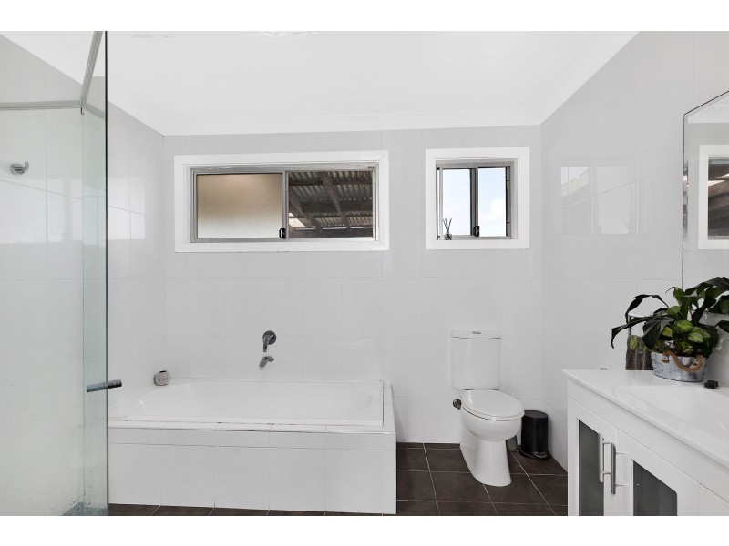 41 Valley View Road, Bateau Bay NSW 2261