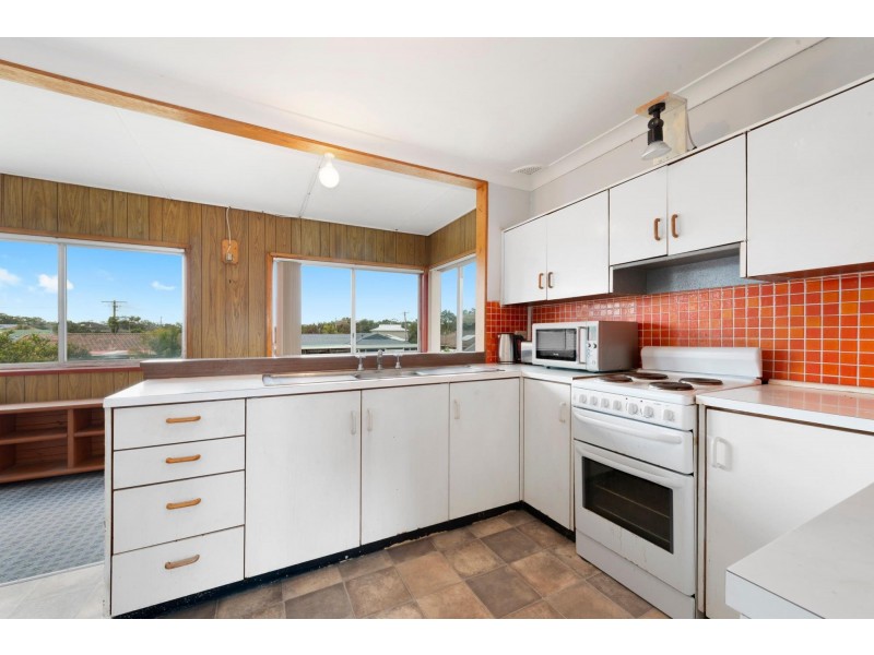 16 Elewa Ave, Bateau Bay NSW 2261