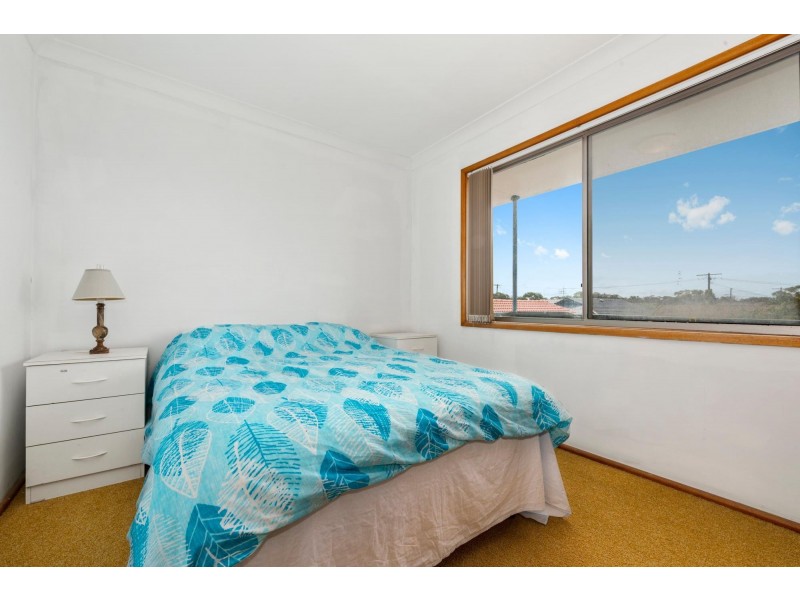 16 Elewa Ave, Bateau Bay NSW 2261