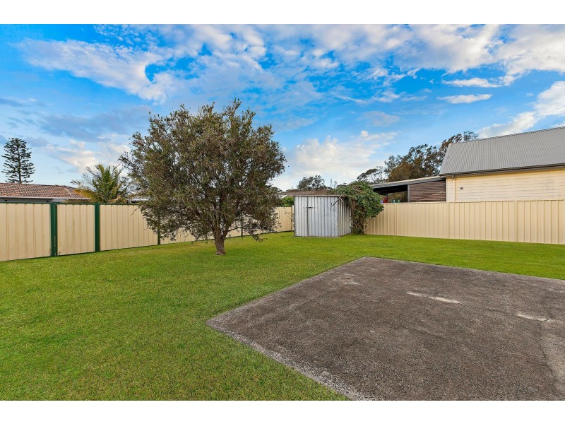 16 Elewa Ave, Bateau Bay NSW 2261