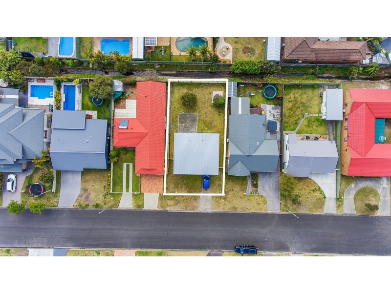 16 Elewa Ave, Bateau Bay NSW 2261