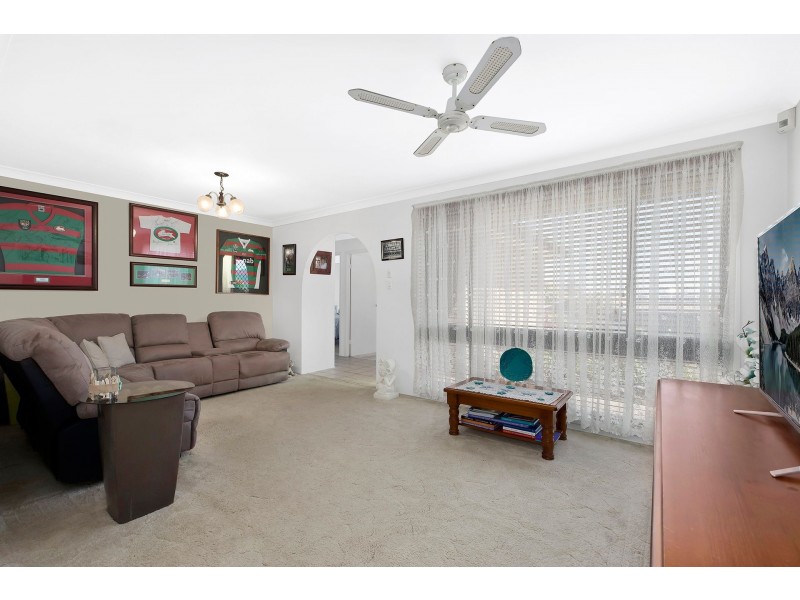 15 Peta Close, Bateau Bay NSW 2261