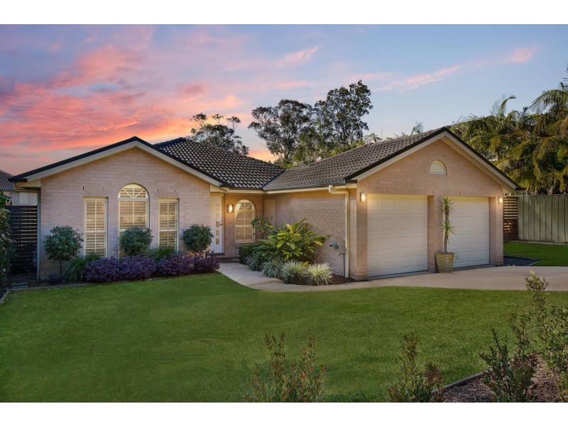 25 Passage Road, Bateau Bay NSW 2261