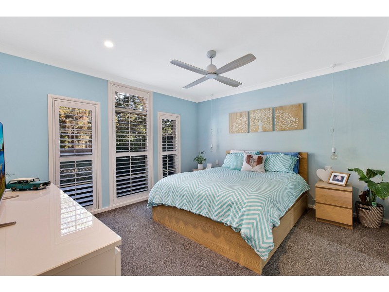 25 Passage Road, Bateau Bay NSW 2261