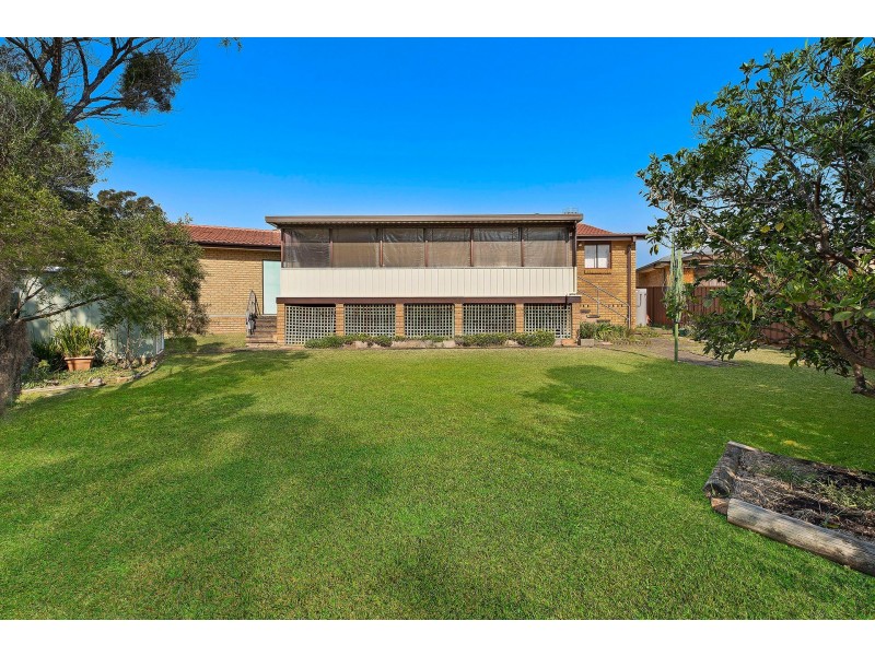 32 Premier Way, Bateau Bay NSW 2261