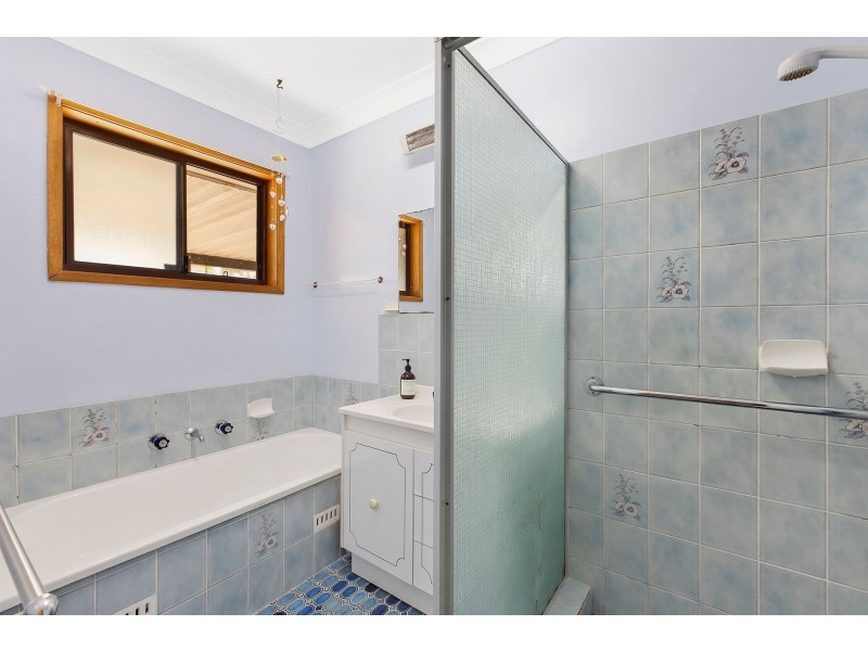 32 Premier Way, Bateau Bay NSW 2261