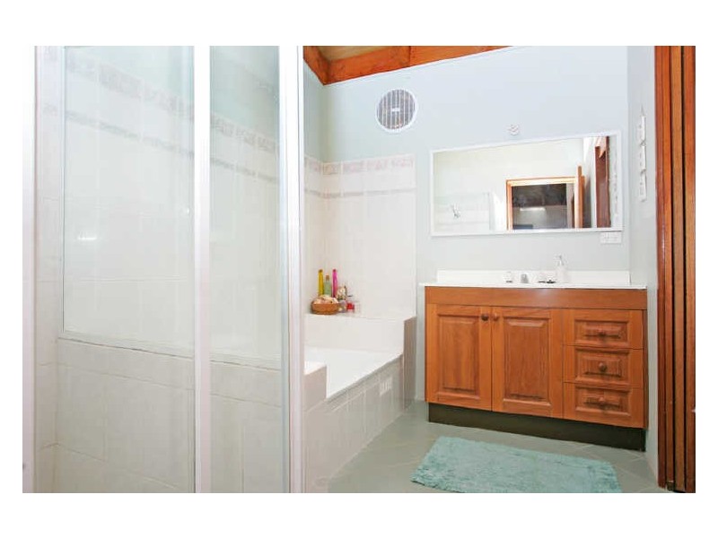 20 Northview Drive, Bateau Bay NSW 2261