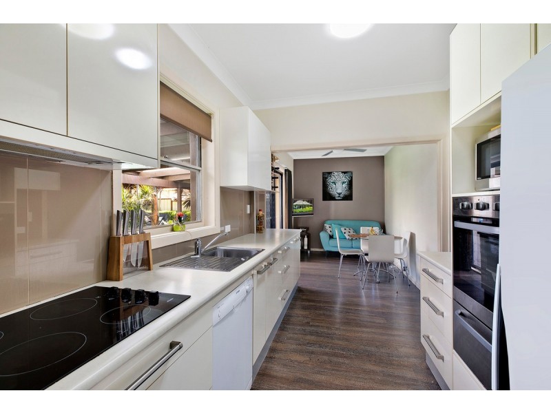 10 Highclere Street, Bateau Bay NSW 2261