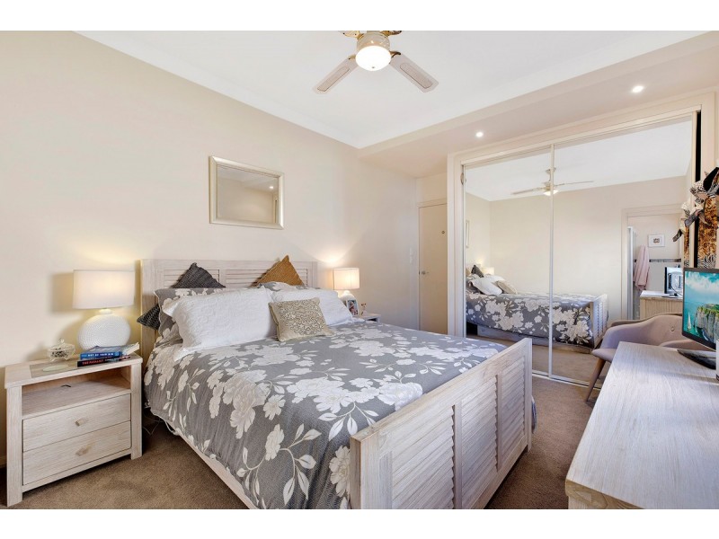 10 Highclere Street, Bateau Bay NSW 2261