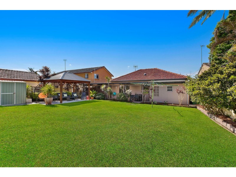 10 Highclere Street, Bateau Bay NSW 2261