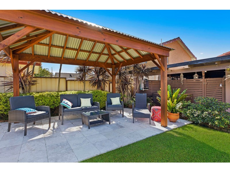 10 Highclere Street, Bateau Bay NSW 2261