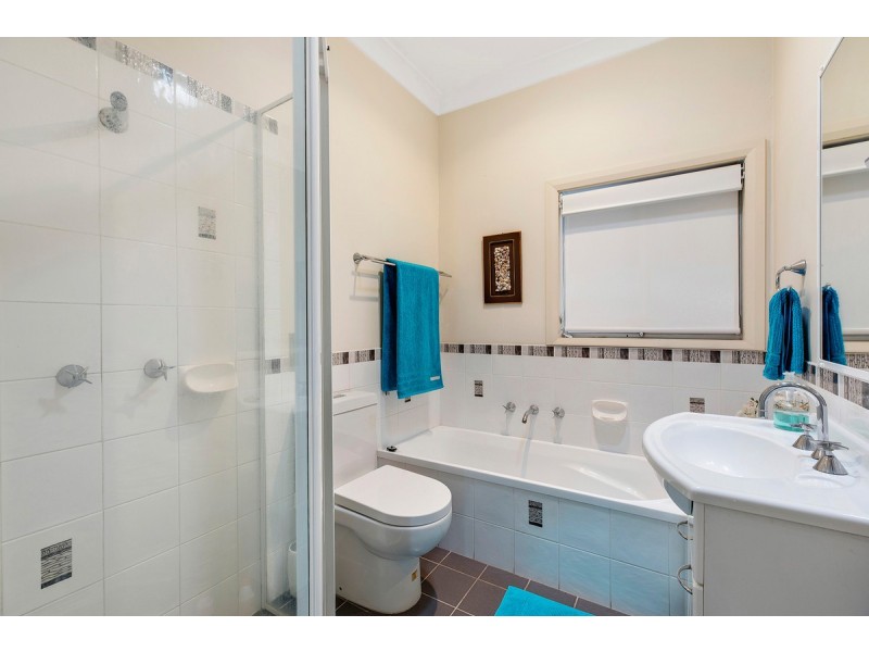 10 Highclere Street, Bateau Bay NSW 2261