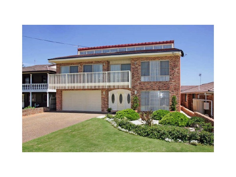 18 Curtis Pde, The Entrance North NSW 2261