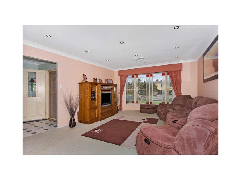 25 Dunning Ave, Bateau Bay NSW 2261