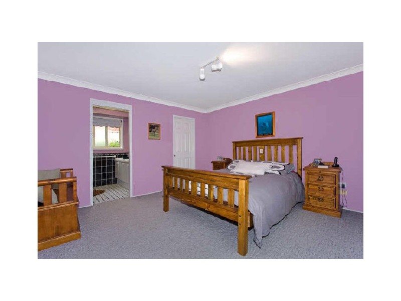 25 Dunning Ave, Bateau Bay NSW 2261