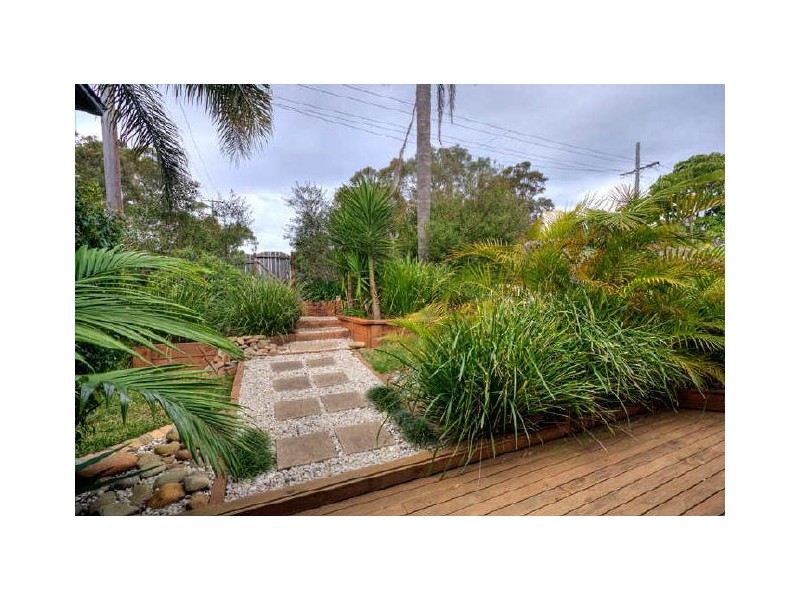 123 Cresthaven Ave, Bateau Bay NSW 2261