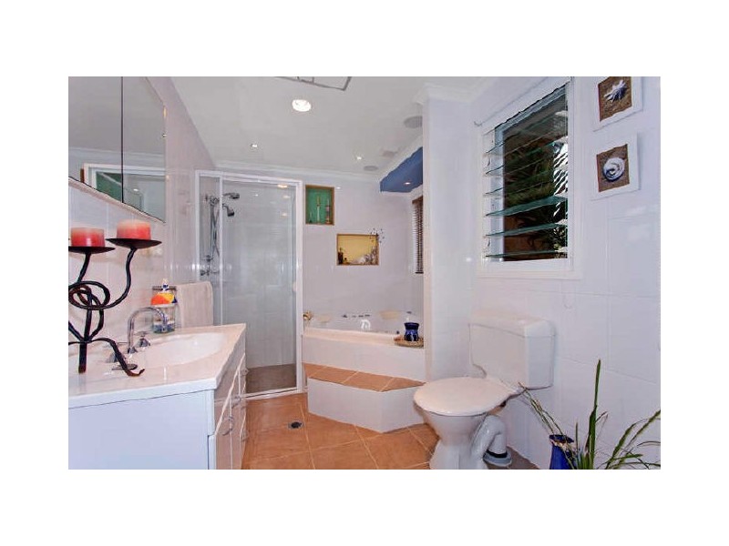 123 Cresthaven Ave, Bateau Bay NSW 2261