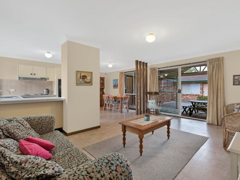 4 Kaystone Close, Bateau Bay NSW 2261