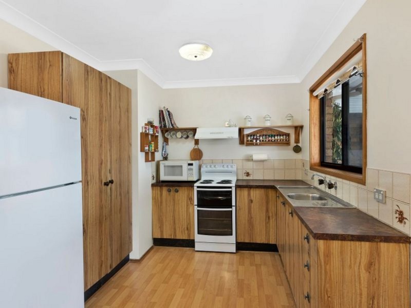 32 Premier Way, Bateau Bay NSW 2261