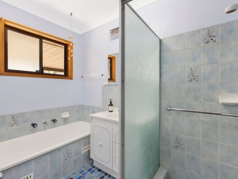 32 Premier Way, Bateau Bay NSW 2261