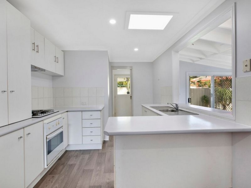 3 Clyde Close, Bateau Bay NSW 2261