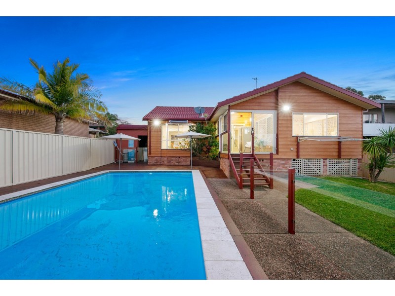 15 Hillcrest Avenue, Bateau Bay NSW 2261