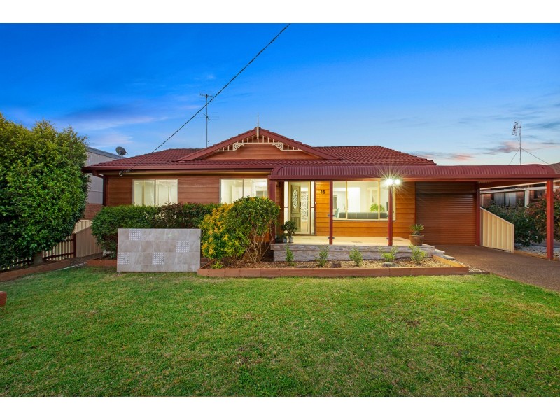 15 Hillcrest Avenue, Bateau Bay NSW 2261