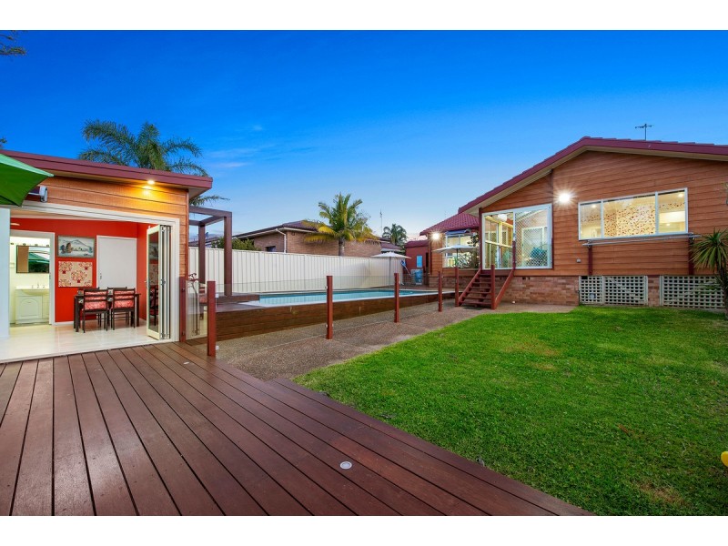 15 Hillcrest Avenue, Bateau Bay NSW 2261