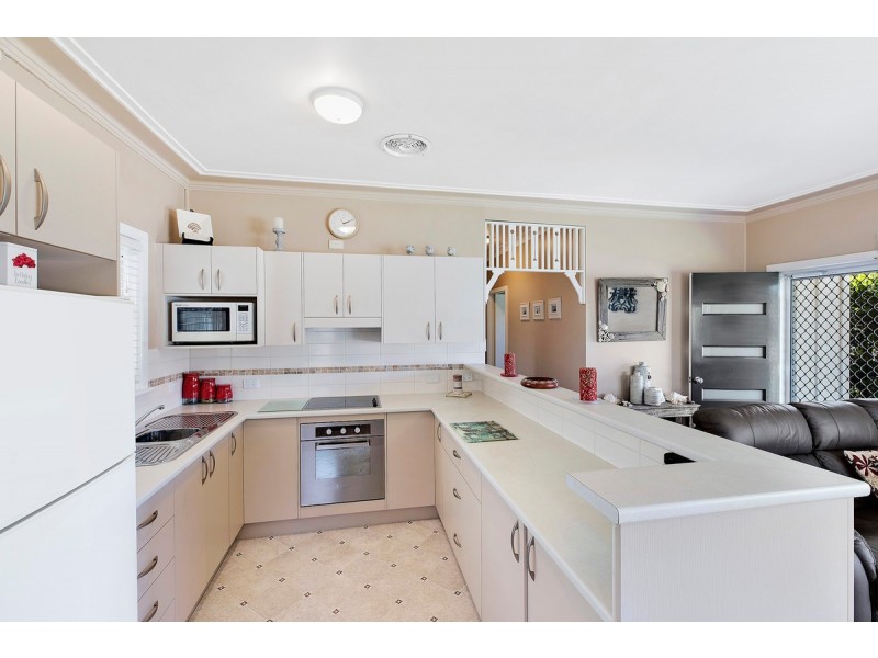 28 Bateau Bay Road, Bateau Bay NSW 2261