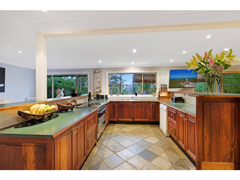 11 Northview Drive, Bateau Bay NSW 2261