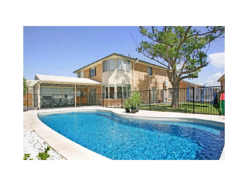 33 Bataan Cct, Bateau Bay NSW 2261