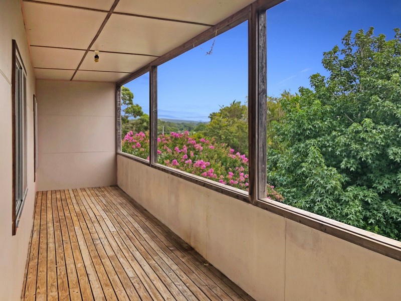 17 Hillcrest Avenue, Bateau Bay NSW 2261