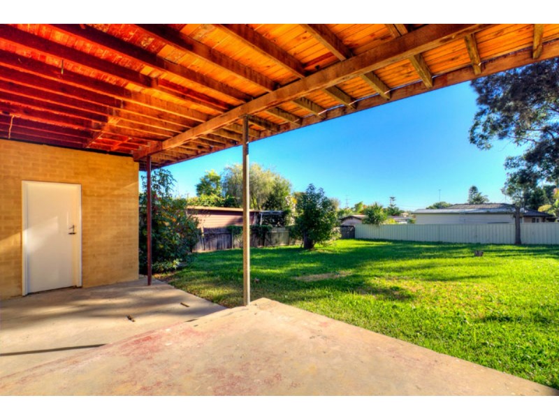 17 Hillcrest Avenue, Bateau Bay NSW 2261