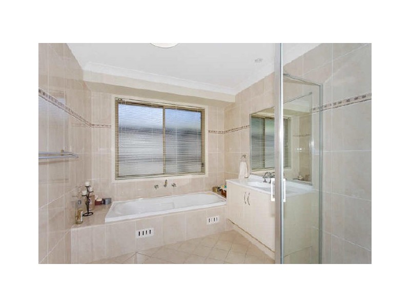 31 Bataan Circuit, Bateau Bay NSW 2261