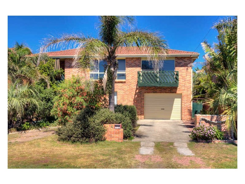 4 Wilfred Barret Dr, The Entrance North NSW 2261