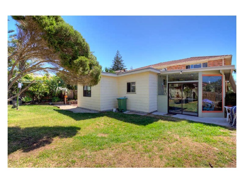4 Wilfred Barret Dr, The Entrance North NSW 2261