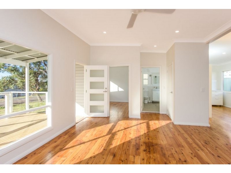 10 Sabrina Avenue, Bateau Bay NSW 2261